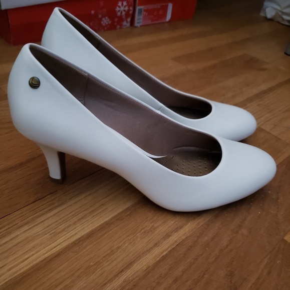 Heels - Picture 3 of 4